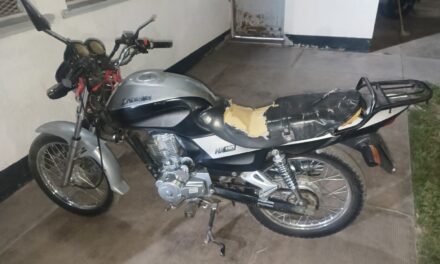 Detienen a un hombre por robarle el teléfono y la moto a un chofer de Uber en Chimbas