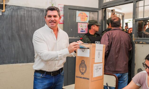 Orrego votó en Santa Lucía y envió un mensaje de confianza: “Tengo fe que nos va a ir muy bien”