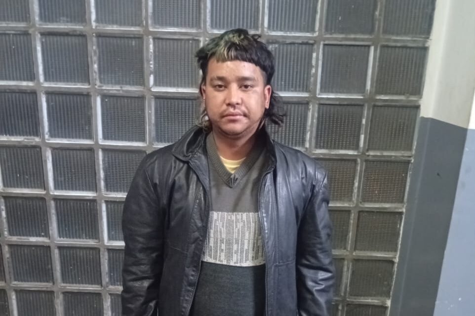 Violencia y amenazas en Capital: Dos hombres detenidos tras agredir a trabajadora sexual y dañar propiedad