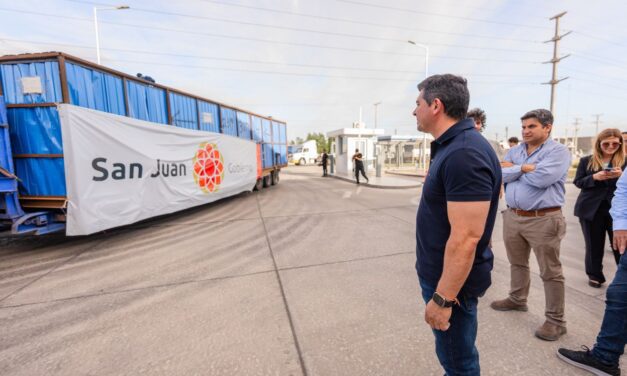 Orrego presentó la pieza clave para fabricar paneles solares 100% sanjuaninos