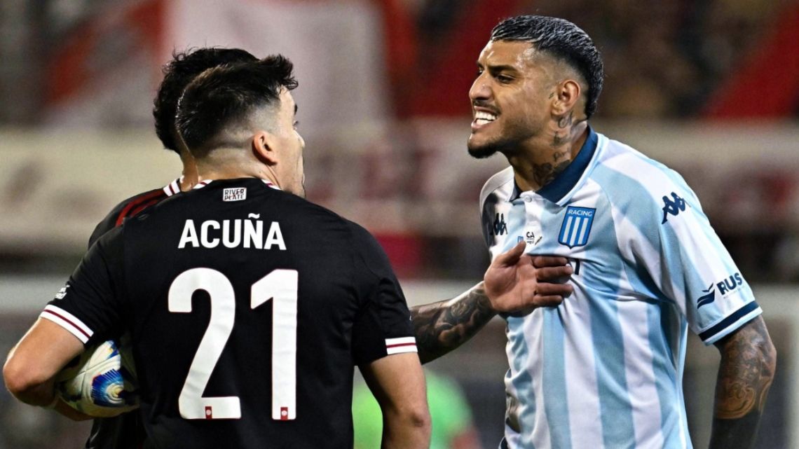 Adrián Balboa se disculpó públicamente luego de haber escupido a Marcos Acuña