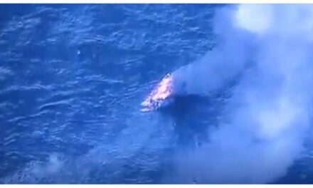 Destruyó otra lancha con presuntos narcotraficantes