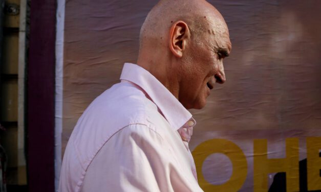 Espert dio una entrevista en la que se mostró compungido por las denuncias