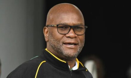 El embajador de Sudáfrica en Francia apareció muerto en la puerta de un hotel de París