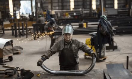 Salario dinámico y paritarias por empresa, ejes de la reforma laboral que impulsa Javier Milei