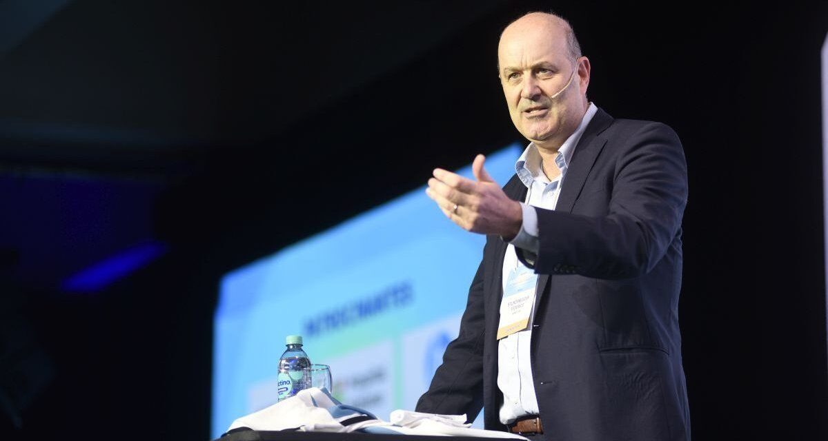 Federico Sturzenegger explicó los cambios en indemnizaciones, vacaciones y horas extras