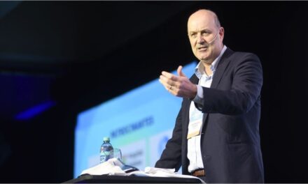 Federico Sturzenegger explicó los cambios en indemnizaciones, vacaciones y horas extras