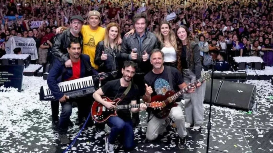 Deportivo Español desvinculó a su abogado tras su aparición en un acto político con Milei