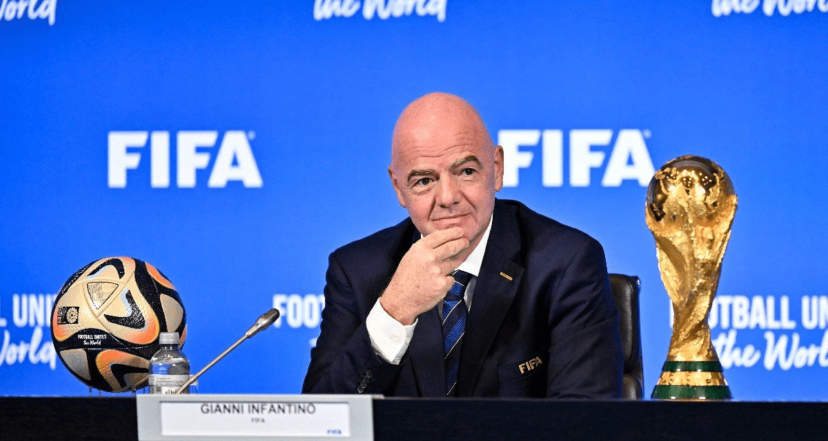 Gianni Infantino prometió llevar un Mundial a Bolivia