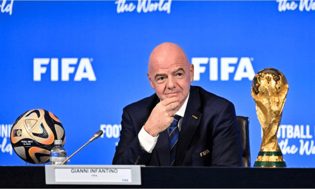 Gianni Infantino prometió llevar un Mundial a Bolivia