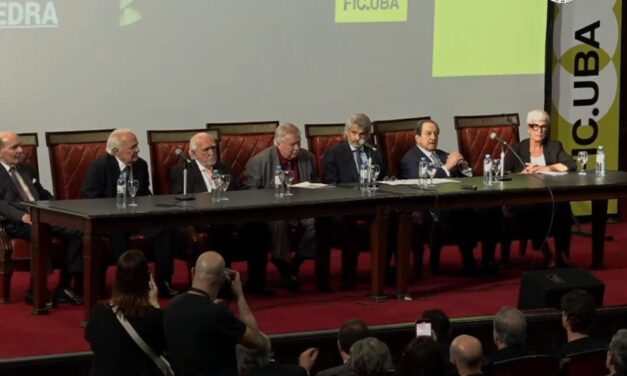 A 40 años del Juicio a los ex comandantes, la UBA le entregó el Doctorado Honoris Causa a los jueces de la Cámara Federal