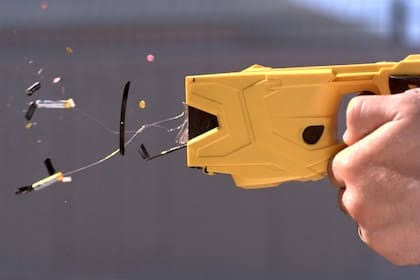 Seguridad: El gobierno pretende que cada efectivo policial cuente con una pistola Taser