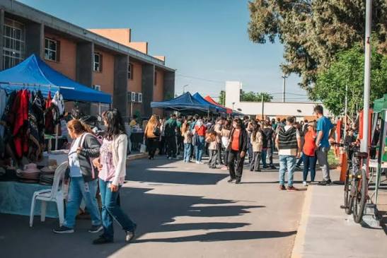 Por el viento, Rawson reestructura el cierre de la Feria de la Cultura Popular y el Libro