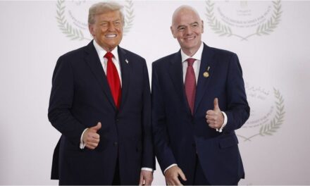 Infantino prometió un plan de ayuda en Palestina en la Cumbre por la Paz, mientras evita un veto a Israel en la FIFA