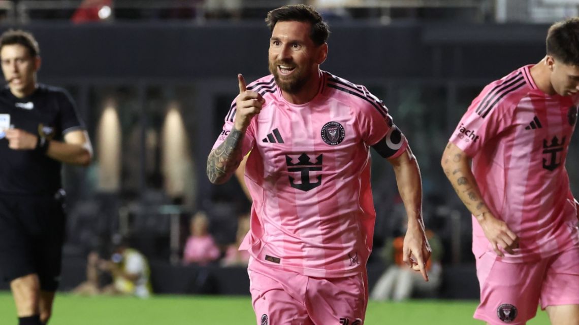 Lionel Messi sacó a relucir su magia: doblete y triunfo del Inter Miami en los playoffs de la MLS