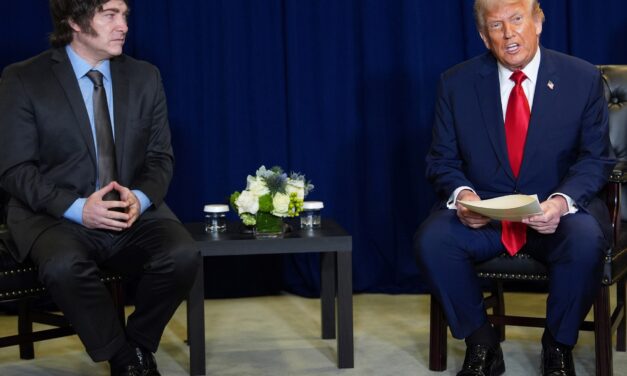 Antes de viajar a Washington, Javier Milei elogió “el coraje” de Donald Trump para alcanzar la tregua en Gaza y lo propuso para el Premio Nobel de la Paz