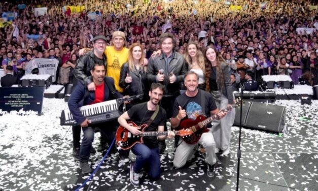 Diputados y la voz que hizo los coros en el show de Javier Milei