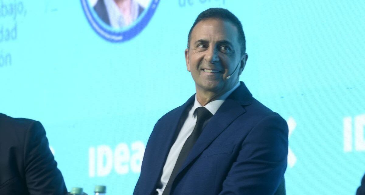 El Gobierno explicó los detalles de su reforma laboral y pidió a los empresarios salir a meter goles