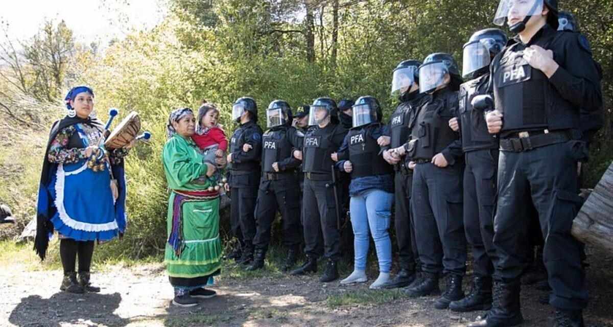 El Gobierno declaró como terrorista a la comunidad de Rafael Nahuel y al mapuche de los binoculares
