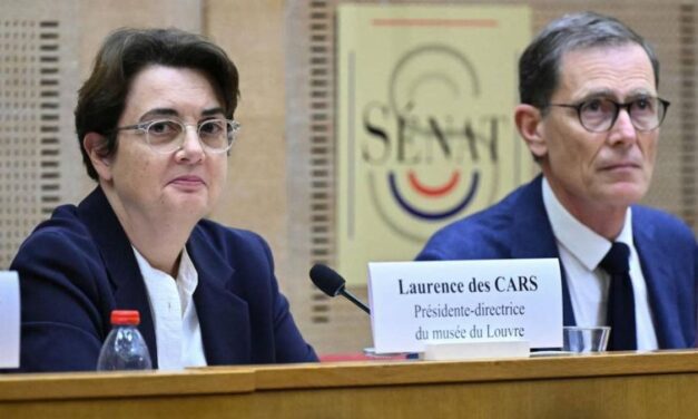 La presidenta del Louvre admitió fallas tras el millonario robo y pidió reforzar la seguridad