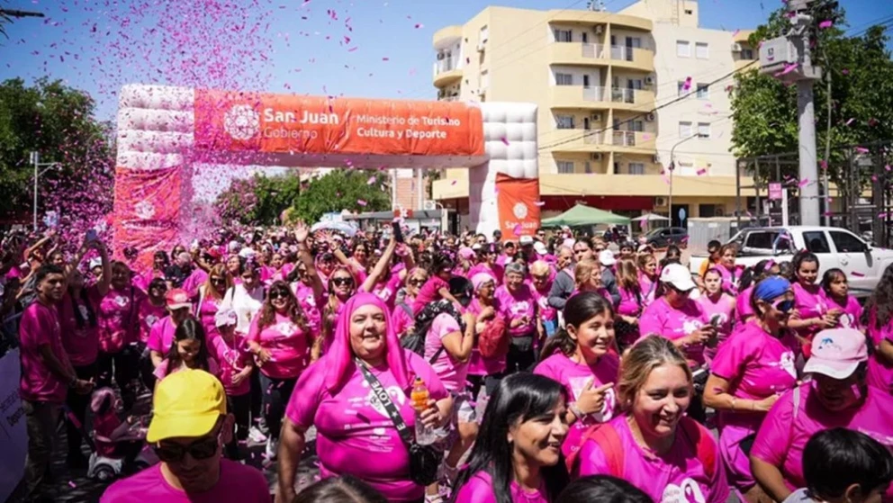 San Juan camina por la prevención del cáncer de mama