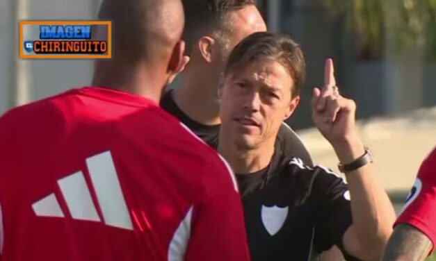 Matías Almeyda detuvo la práctica del Sevilla para homenajear a un jugador y su esposa