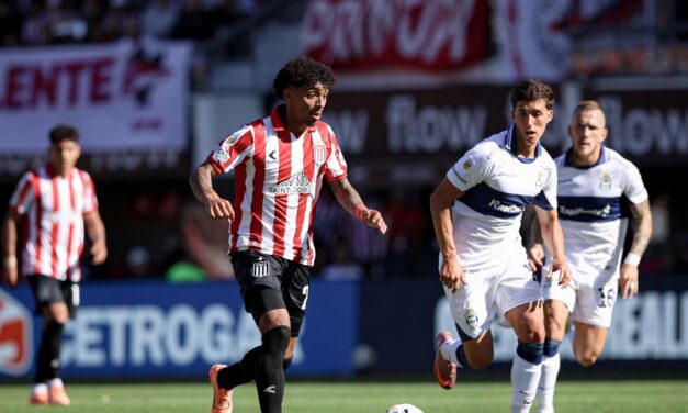 Estudiantes derrotó a Gimnasia en el clásico de La Plata y se trepó a la cima
