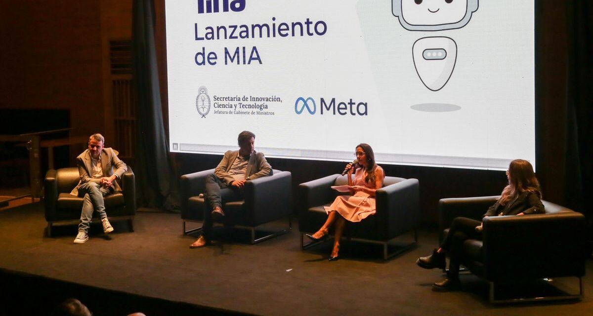 Pymes y emprendedores ya operan trámites con el nuevo agente de IA del Estado a través de WhatsApp