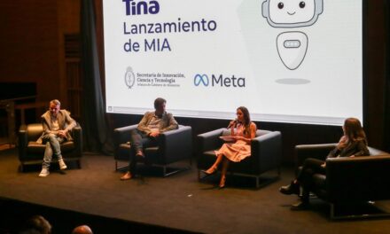 Pymes y emprendedores ya operan trámites con el nuevo agente de IA del Estado a través de WhatsApp