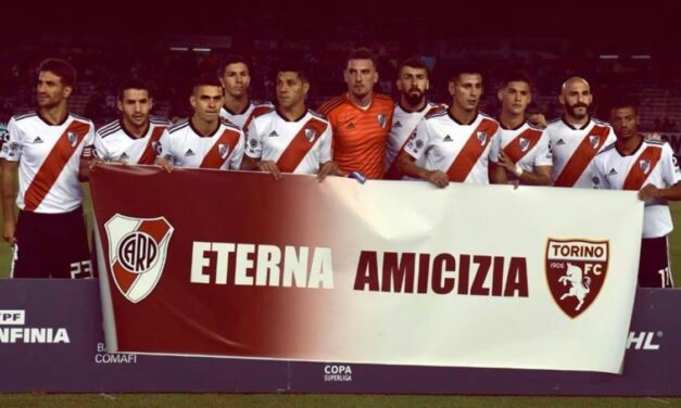 Torino presentó su nueva camiseta con un guiño a River Plate