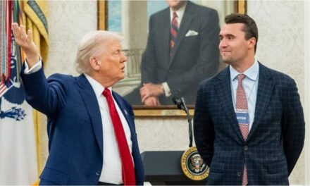 EEUU le revocó la visa a una argentina y a cinco extranjeros más por celebrar el asesinato de Charlie Kirk
