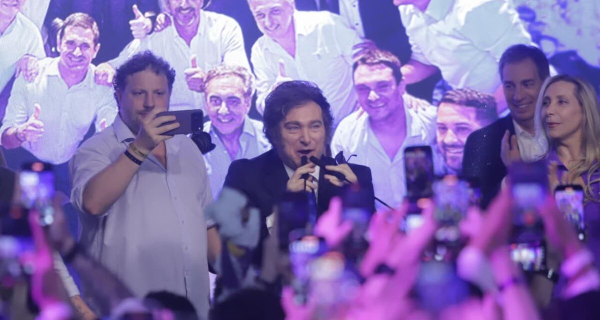 El búnker de LLA se vistió de fiesta ante una remontada que convalidó en las urnas el ajuste
