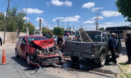 Una conocida periodista protagonizó un violento choque en Capital