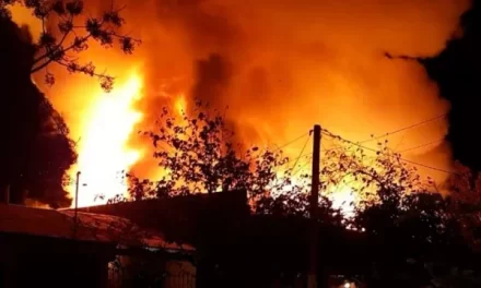 Albardón: Un incendio en un depósito fue controlado por empleados y vecinos