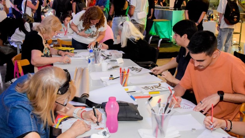Diez años de trazo colectivo: El Franklin Rawson celebra La Noche del Dibujo