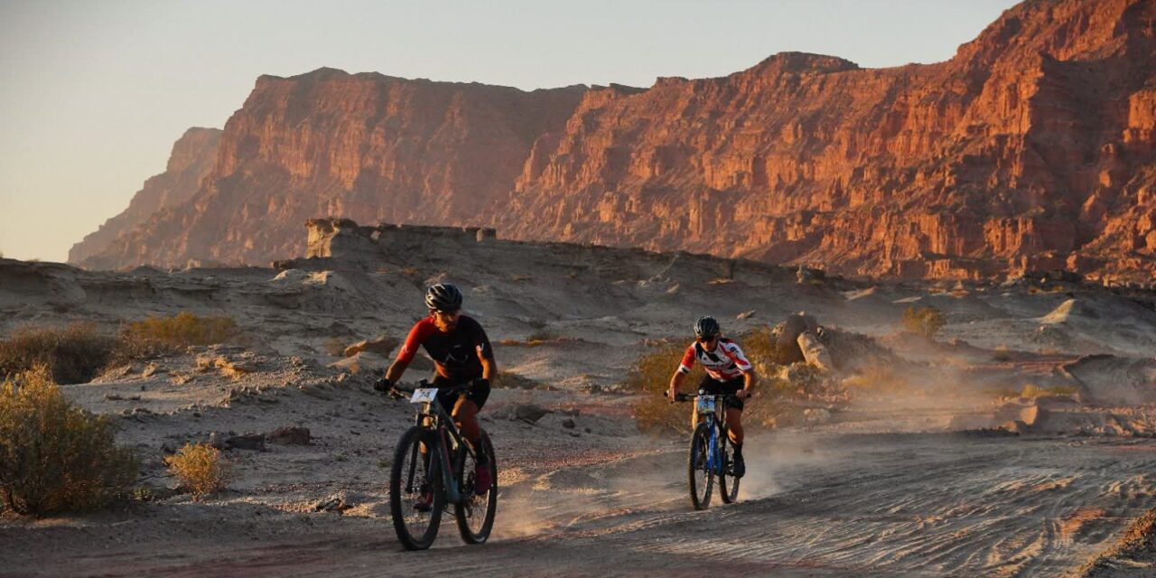 Más de mil ciclistas desafiaron el paisaje único del Valle de la Luna