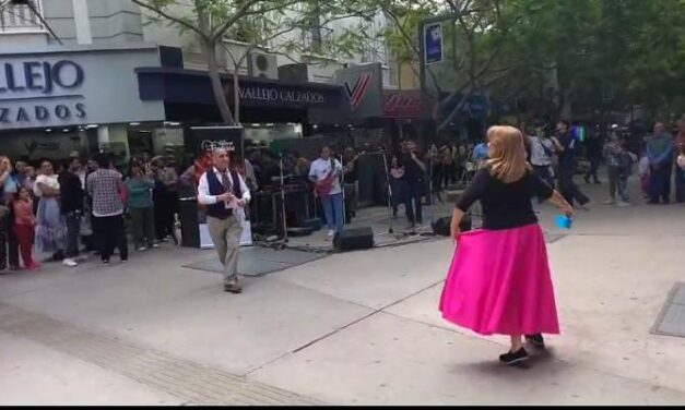 Así se vive la previa de la Fiesta Nacional de la Tradición en plena peatonal sanjuanina