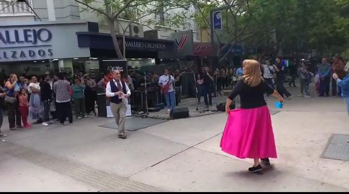 Así se vive la previa de la Fiesta Nacional de la Tradición en plena peatonal sanjuanina