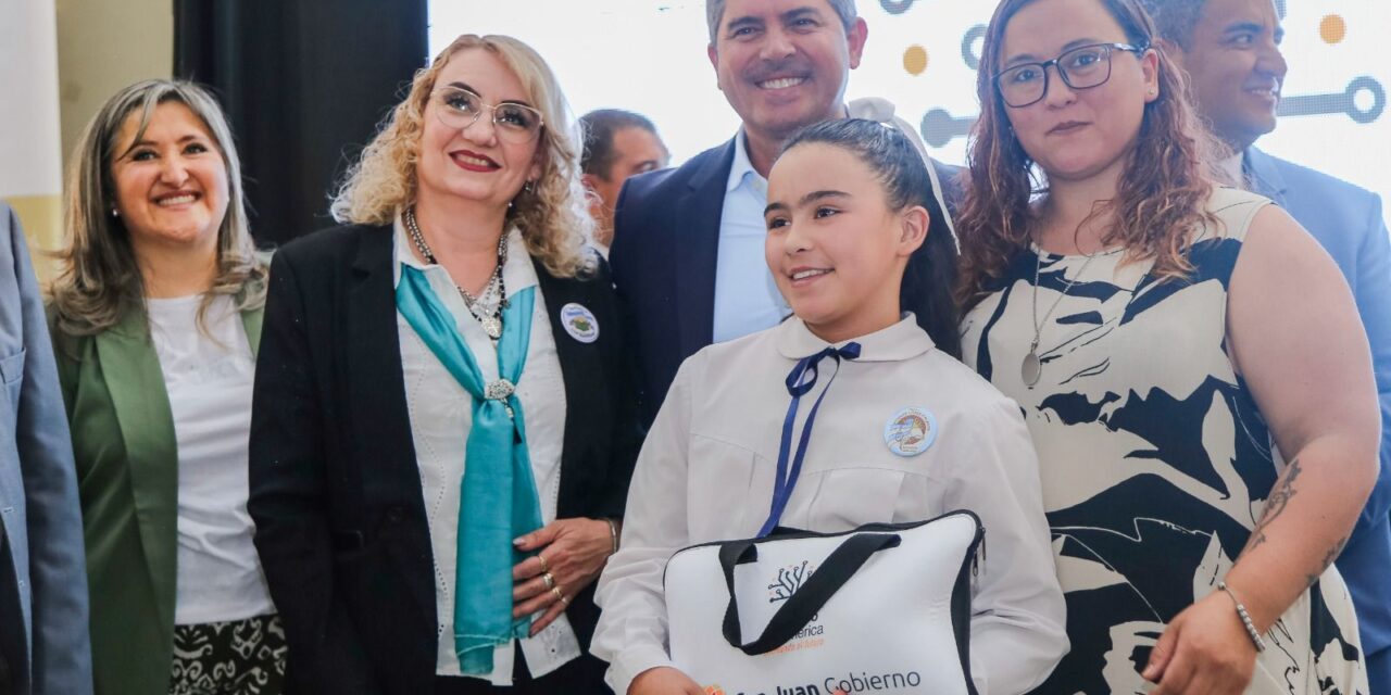 Gobierno alcanzó las 23.000 computadoras entregadas y celebró el hito en Albardón: “Todo comienza en las aulas”