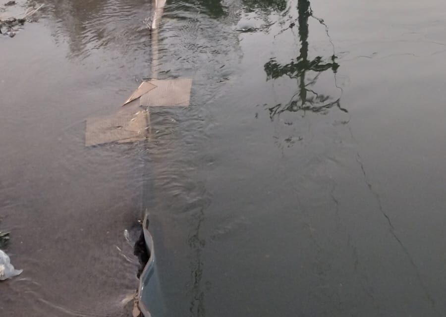 Se desbordó el canal en la «Esquina Colorada»