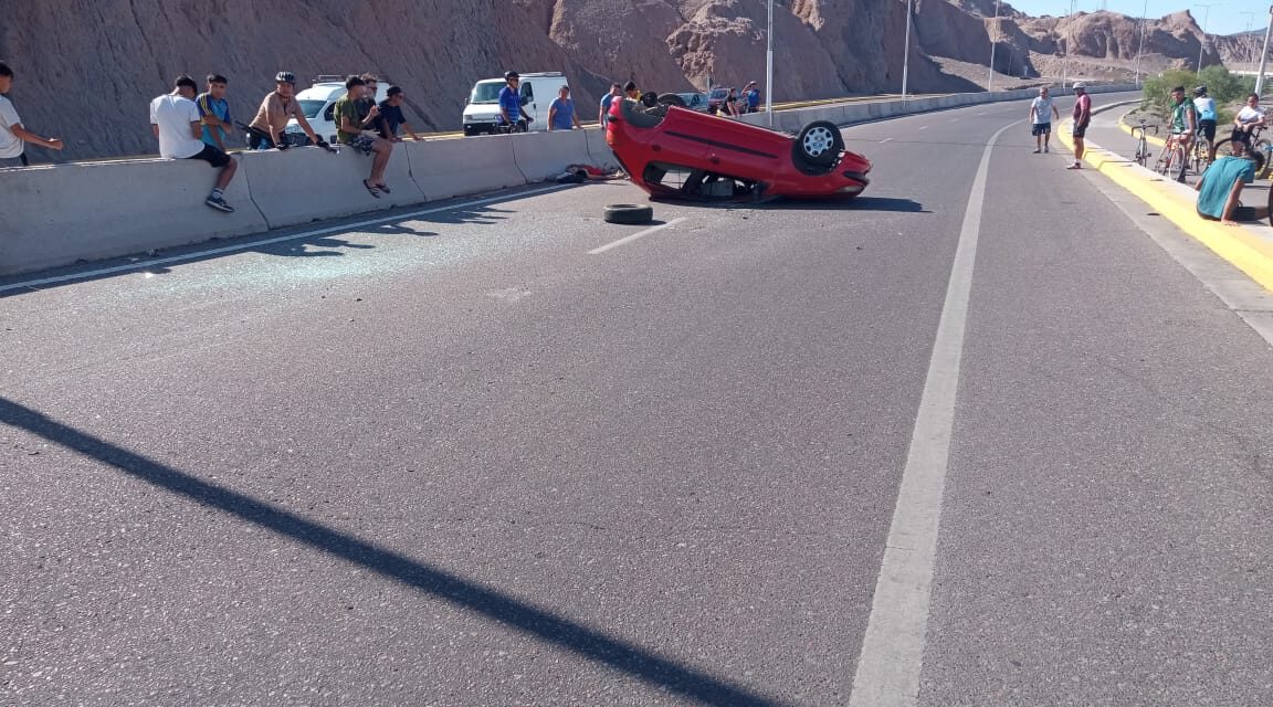 Urgente: Cinco heridos tras un vuelco en Ruta 60