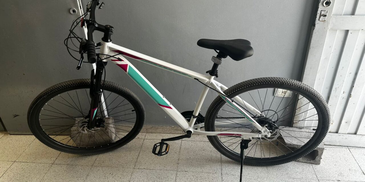 “Lo agarraron con la bici en la mano”: Detienen a un joven acusado de robo en La Bebida