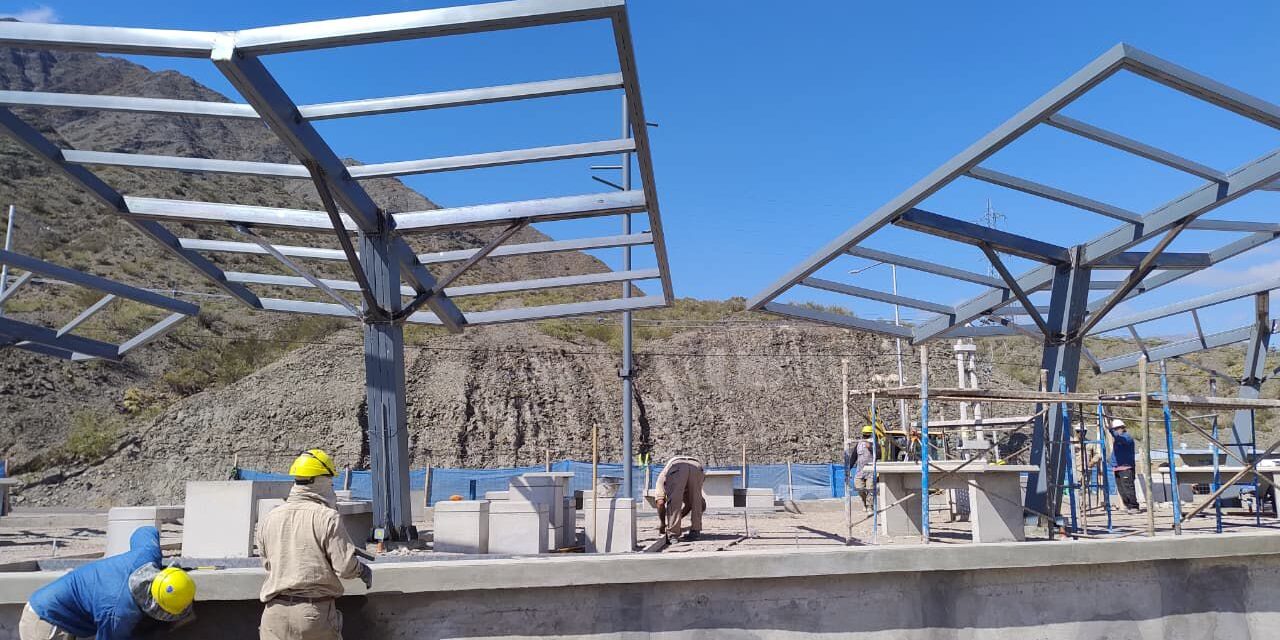Avanzan las obras de los miradores que transformarán el Dique Punta Negra