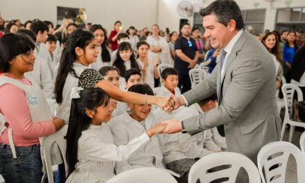 Más de 2.300 alumnos de Rivadavia recibieron sus netbooks del programa “Maestro de América”