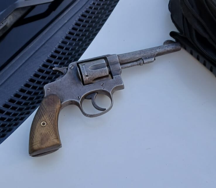 Cayó una pareja que circulaba armada en un Astra tras un alerta vecinal