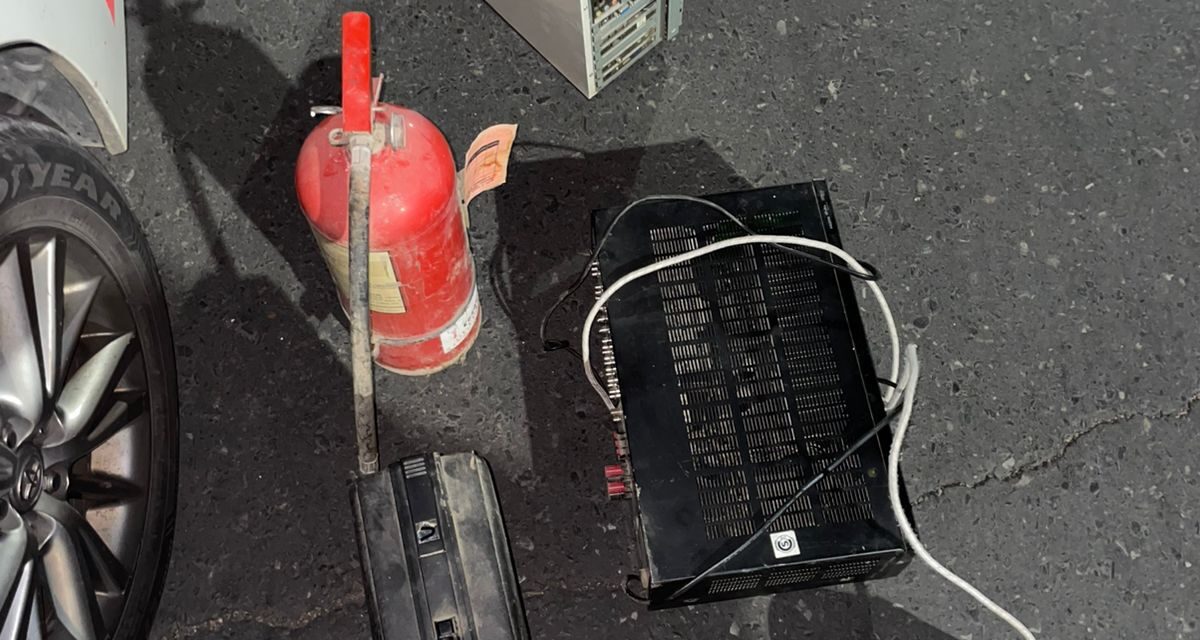 Tres detenidos y una menor implicada en un robo agravado en pleno Capital