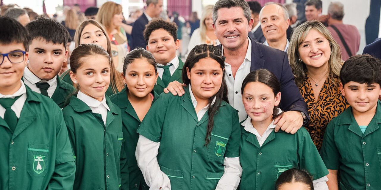 San Juan completó la entrega de 30.000 computadoras y cerró el programa Maestro de América
