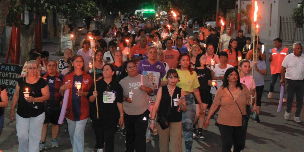 Chimbas realizó la Marcha de Antorchas “Iluminando Vidas” para visibilizar la violencia de género