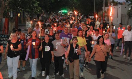 Chimbas realizó la Marcha de Antorchas “Iluminando Vidas” para visibilizar la violencia de género