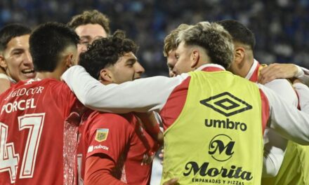 Argentinos pasó por encima a Vélez y clasificó a los cuartos de final